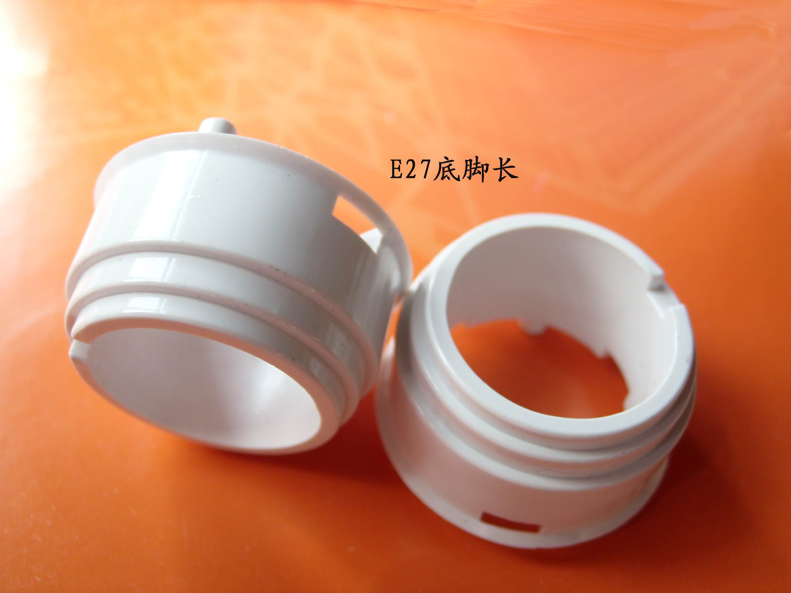 旭錦供應塑膠支架，燈頭