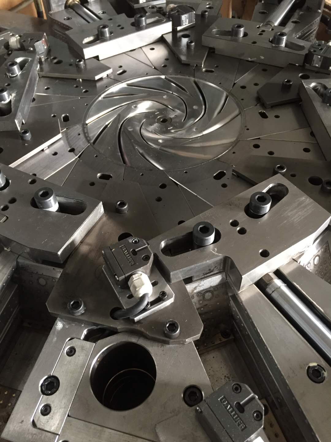 中山市旭錦塑膠模具有限公司，集開(kāi)模注塑加工一體